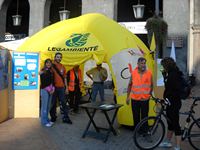 Il gazebo di Legambiente in piazza Monte Grappa